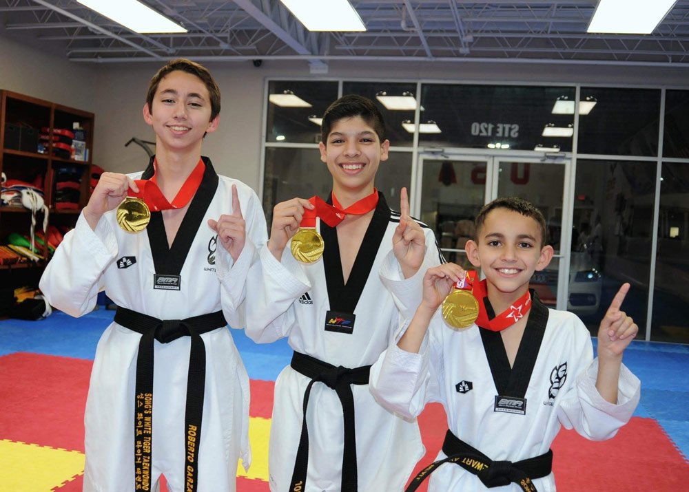 olympic-sparring-taekwondo-students